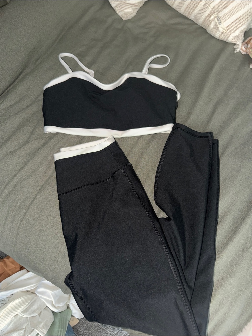 Matching set - Black and White workout